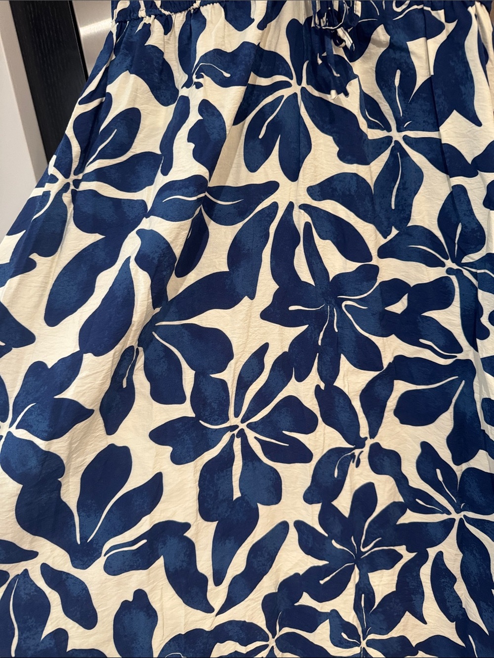 MANGO Blue & White Floral Midi Dress | Tropical Print V-Neck | Size 6 - Picture 5 of 5